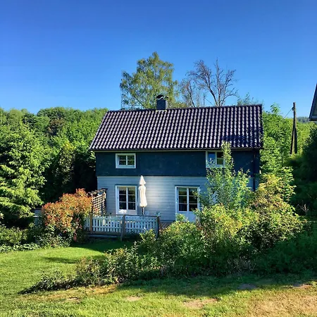 Holiday home Oekologisches Und Modernes Waldhaeuschen Solingen